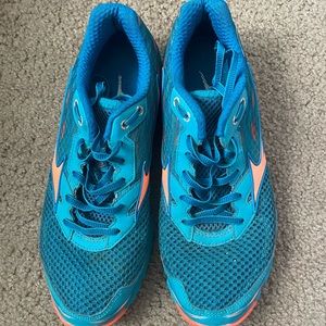 Mizuno Wave hayate trail runners sz 9.5